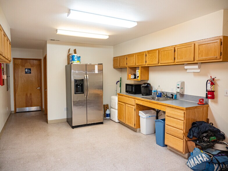 More Photos Of 1744 Main St, Sweet Home Warehouse For Sale