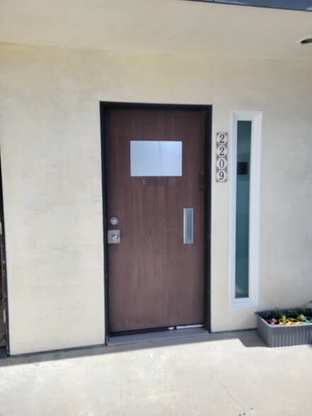 More Photos Of 2207-2211 W Torrance Blvd, Torrance Loft Creative Space For Lease