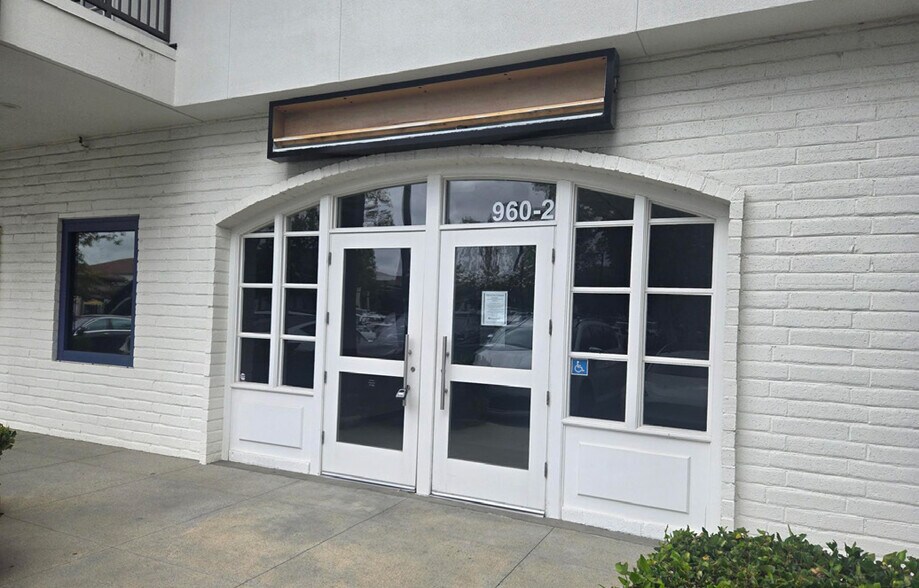 More Photos Of 960 S Westlake Blvd, Westlake Village Office For Lease