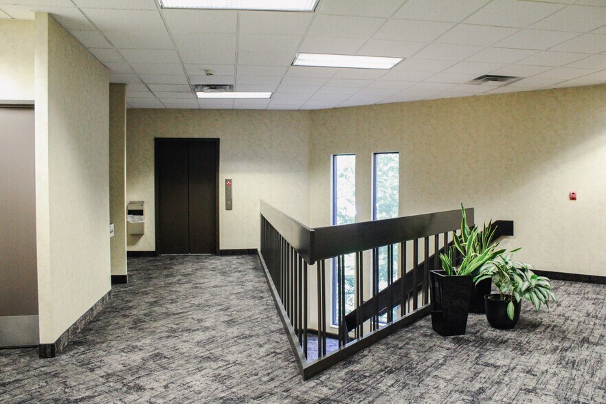 More Photos Of 535 S Burdick St, Kalamazoo Medical For Lease