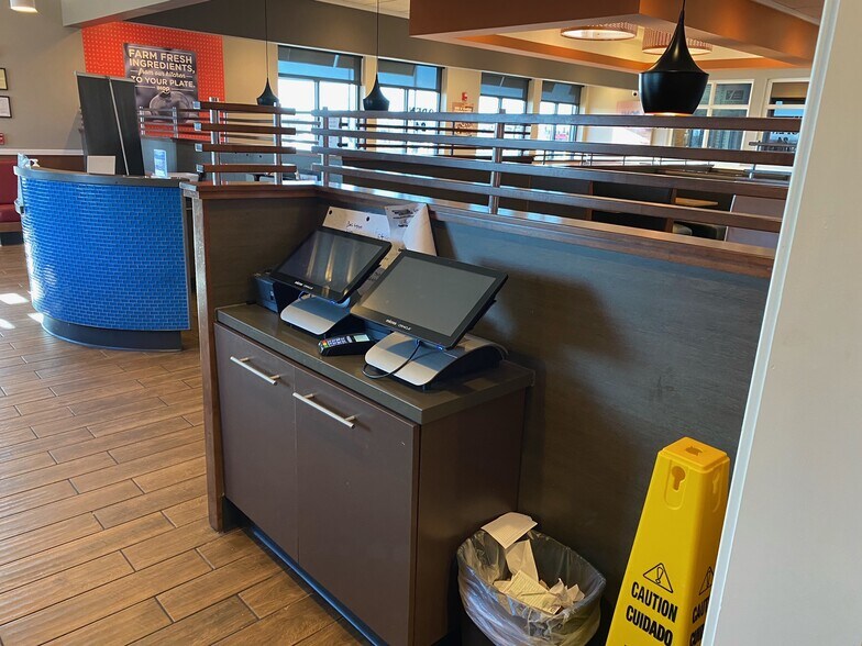 More Photos Of 9700 State Route 14, Streetsboro Freestanding For Lease