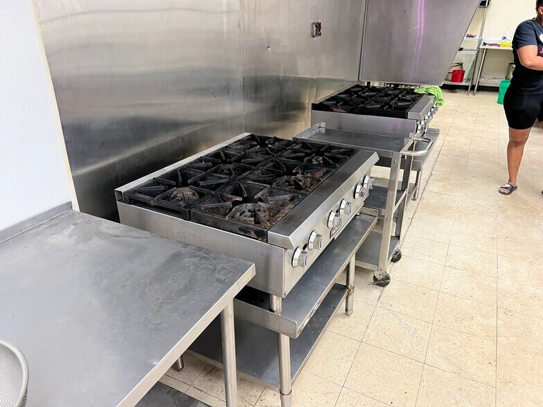 More Photos Of 3705-3717 W Jolly Rd, Lansing Storefront For Sale