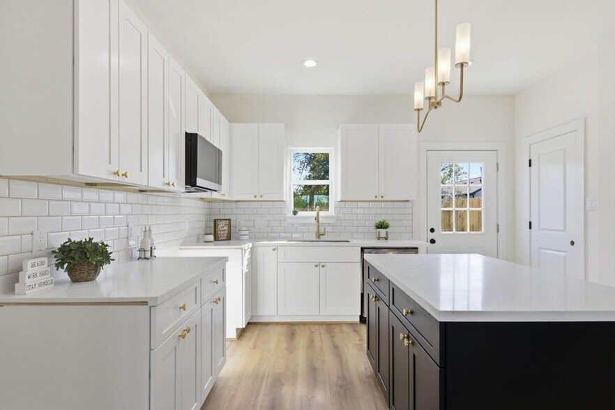 More Photos Of 7958 Henson st, Houston Apartments For Sale