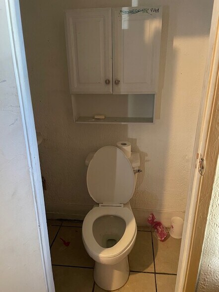 More Photos Of 543 Broad Ave, Wilmington Apartments For Sale