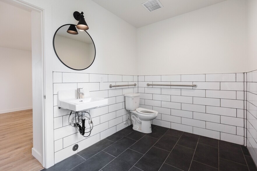 More Photos Of 126 W 900 S, Salt Lake City Flex For Lease