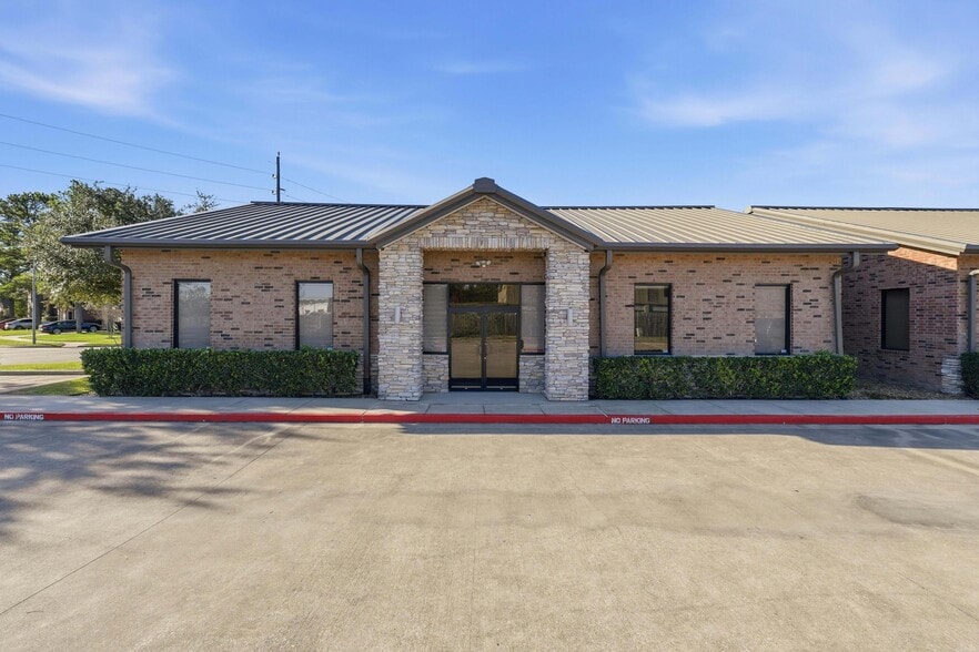 More Photos Of 15440 Ridge Park Dr, Houston Office For Sale