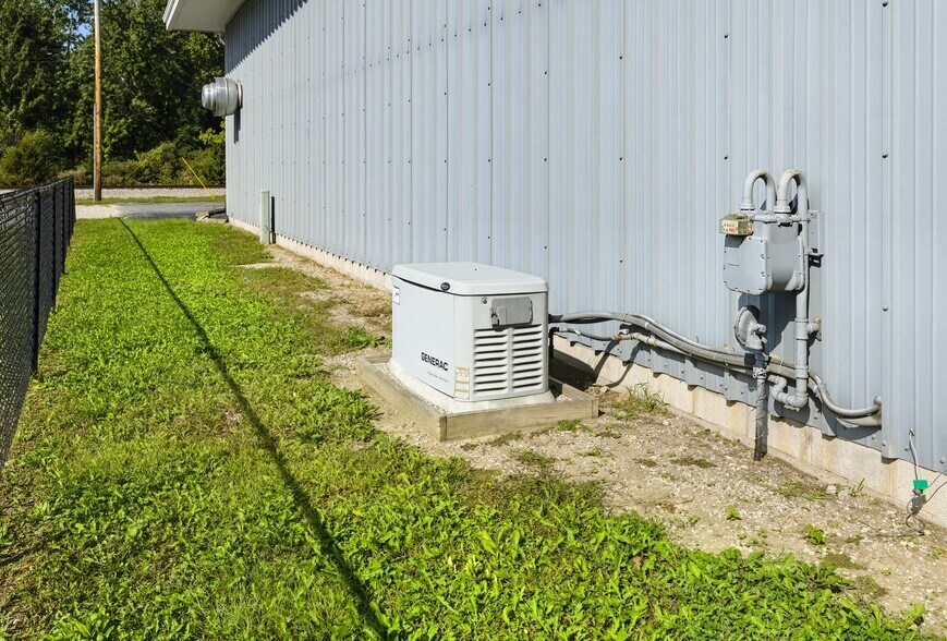 More Photos Of 513 E Saginaw St, Breckenridge Warehouse For Lease