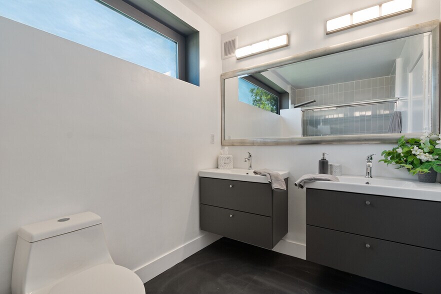 More Photos Of 7501 Linley Ln, Canoga Park Specialty For Sale