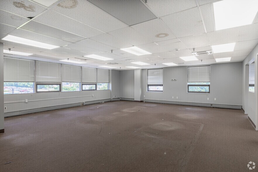 More Photos Of 570 Elmont Rd, Elmont Office For Sale