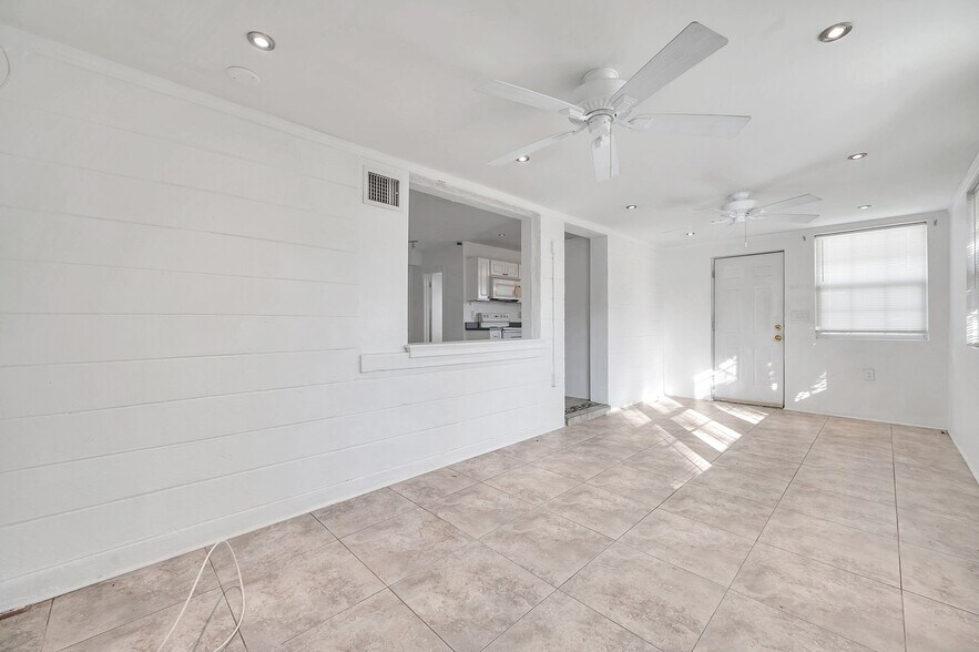 More Photos Of 5113 28th Ave S, South Pasadena Apartments For Sale