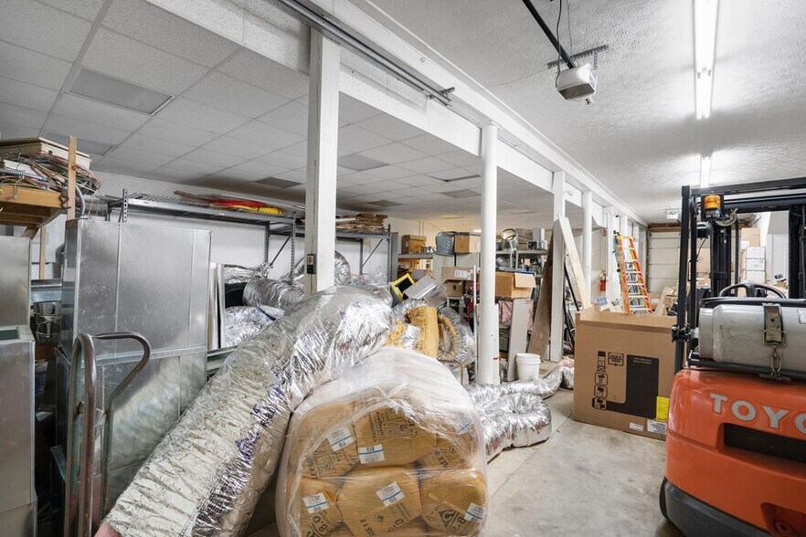 More Photos Of 6 Sanderson St, Hayesville Flex For Sale