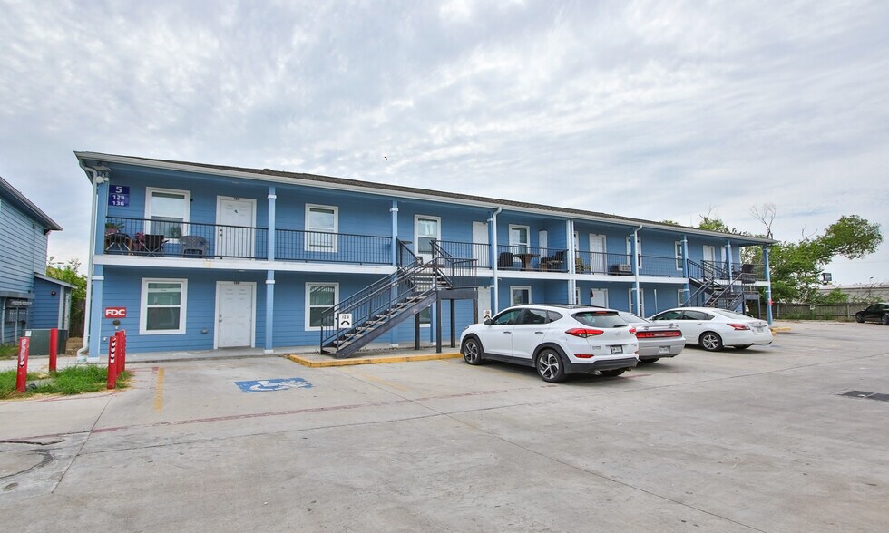 More Photos Of 1318 Avenue A, South Houston Apartments For Sale