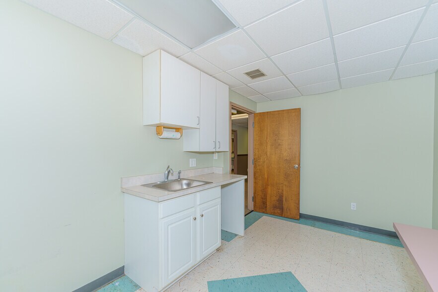 More Photos Of 961-963 State Route 146, Clifton Park Medical For Lease