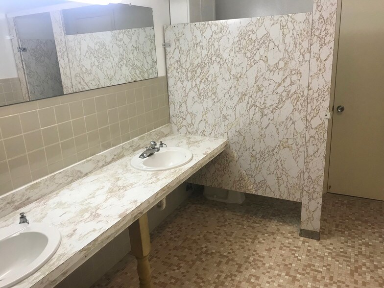 More Photos Of 2491-2499 Palm Ridge Rd, Sanibel Storefront Retail Office For Lease