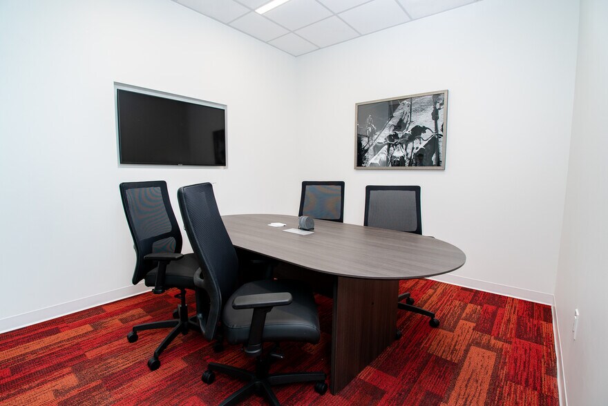 More Photos Of 600 W 6th St, Fort Worth Coworking Space