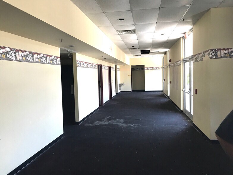 More Photos Of 1400 E Shotwell St, Bainbridge Freestanding For Sale