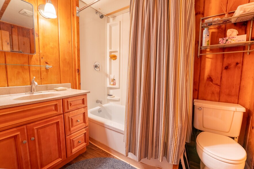 More Photos Of 224 N Shore Rd, Hadley Hotel For Sale