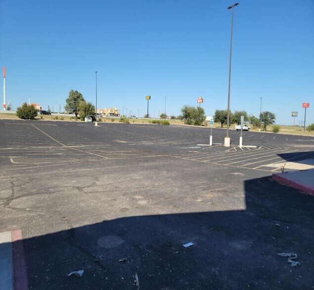 More Photos Of 210 SE Georgia Ave, Sweetwater General Retail For Sale