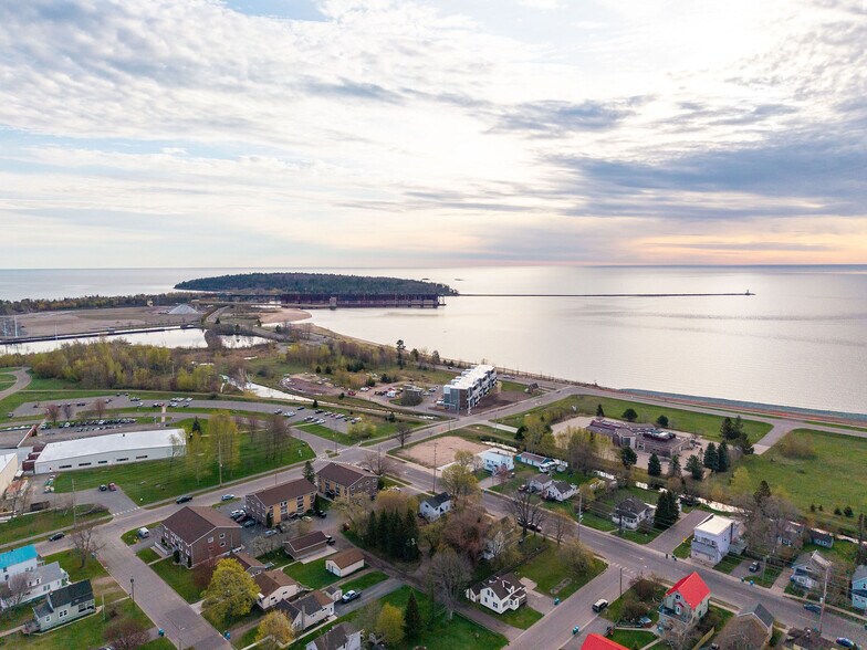 More Photos Of 2401 Lakeshore Blvd, Marquette Apartments For Sale