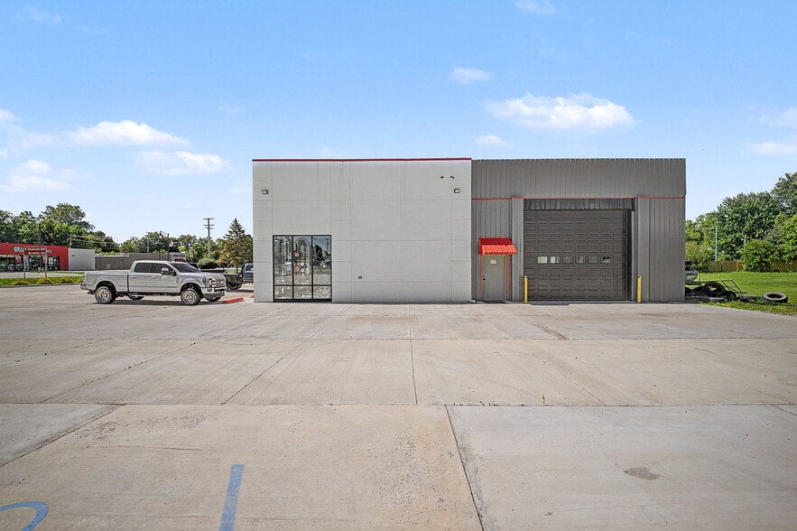 More Photos Of 212 N Lincoln Rd, Rockville General Retail For Sale