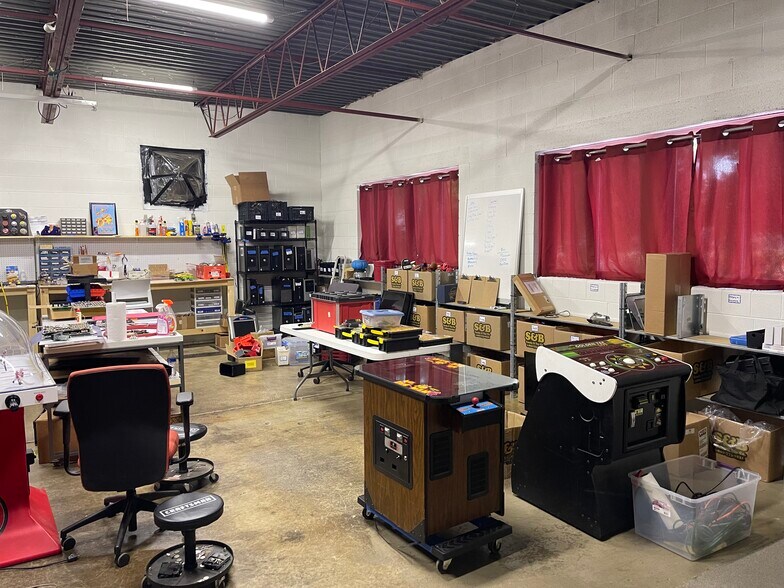 More Photos Of 3060 Madison Ave SE, Grand Rapids Service For Lease