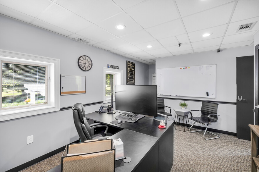 More Photos Of 300 Riverside Ave, Bristol Manufacturing For Sale