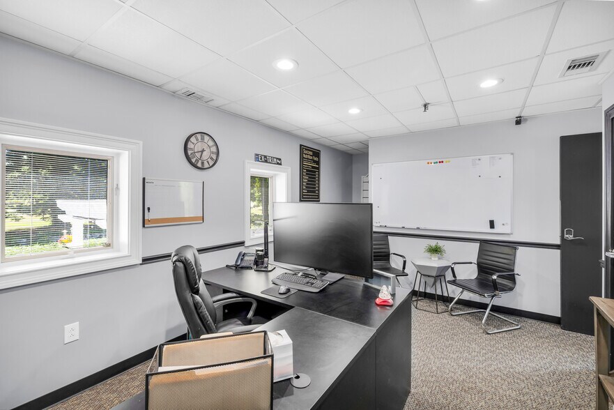 More Photos Of 300 Riverside Ave, Bristol Manufacturing For Sale