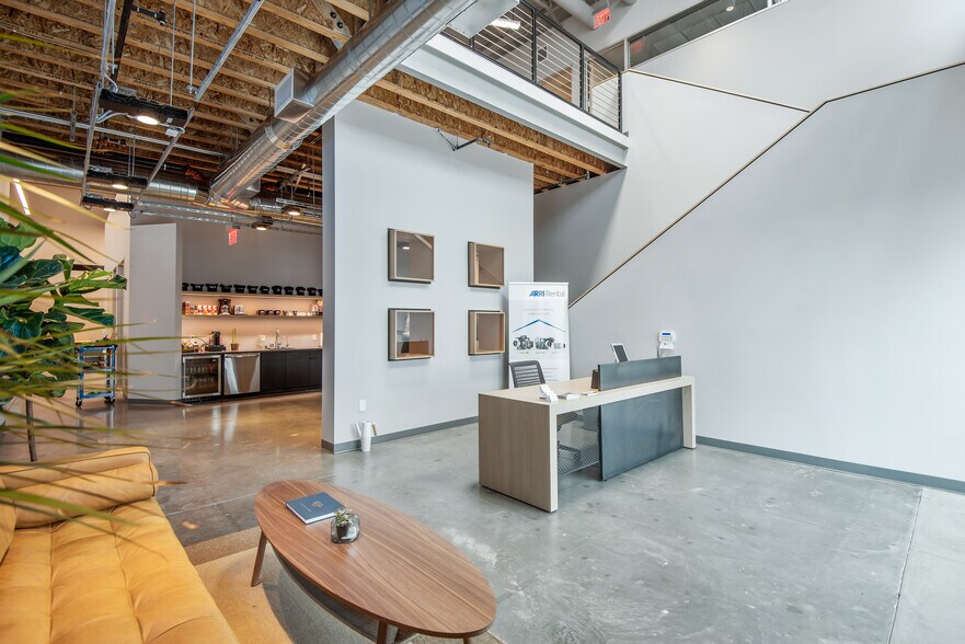 More Photos Of 3700 Vanowen St, Burbank Flex For Lease