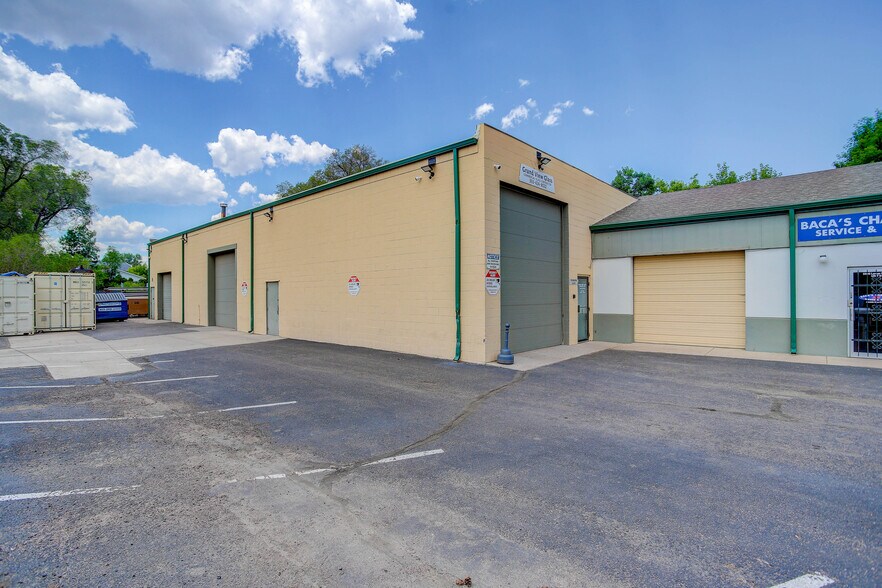 More Photos Of 5985 Lamar St, Arvada Warehouse For Lease