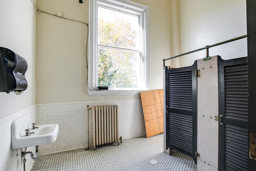 More Photos Of 520 N 25th St, Richmond Lodge Meeting Hall For Lease