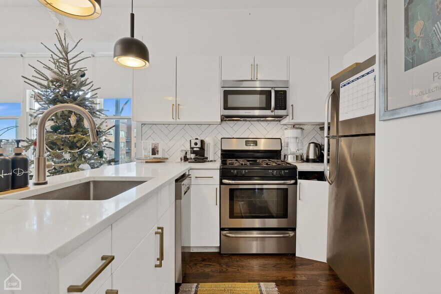 More Photos Of 2301 W Chicago Ave, Chicago Apartments For Sale