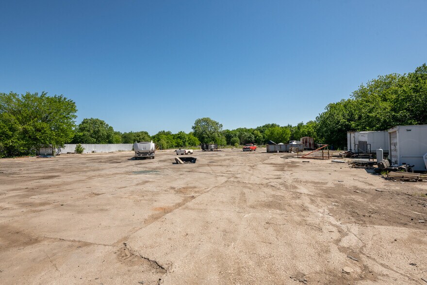 More Photos Of 732 W Kennedale Pky, Kennedale Service For Lease