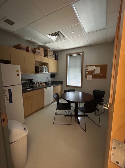 More Photos Of 1095 Woodstock Rd, Roswell Medical For Lease