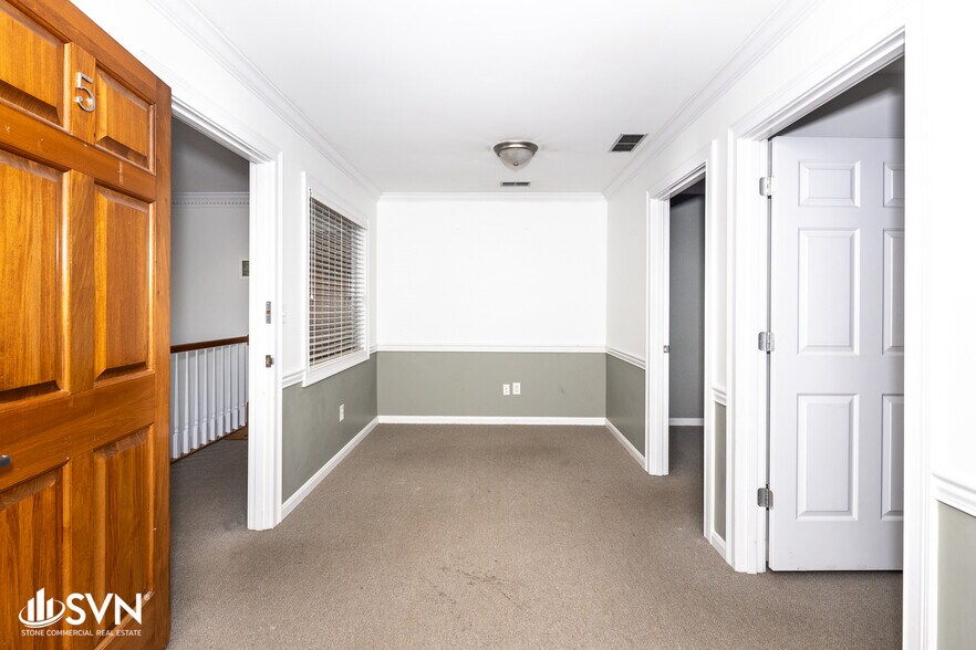 More Photos Of 3493 Lansdowne Dr, Lexington Office For Lease