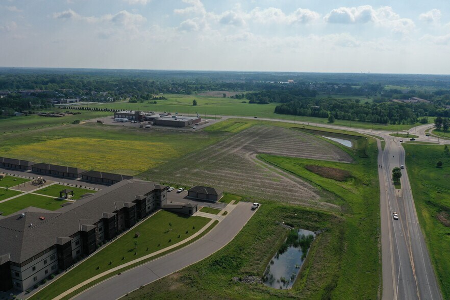 More Photos Of 1226 3rd St S, Sartell General Retail For Lease