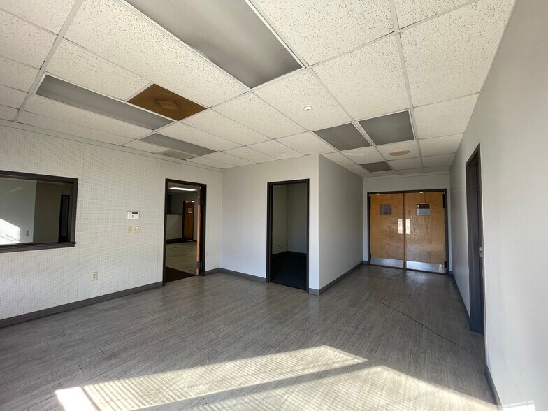 More Photos Of 1920 W Green Dr, High Point Warehouse For Lease