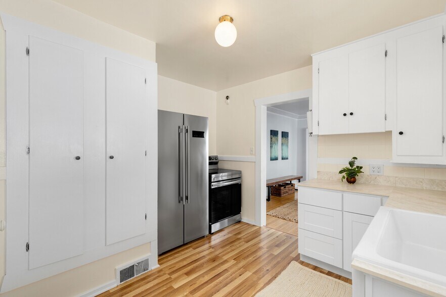 More Photos Of 410 N 46th St, Seattle Apartments For Sale