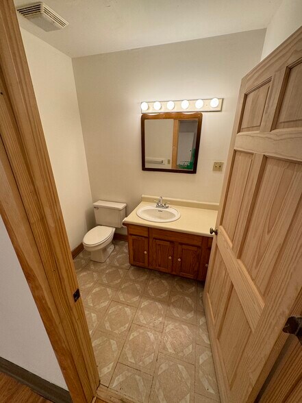 More Photos Of 5 Arch St, Brattleboro Office For Lease