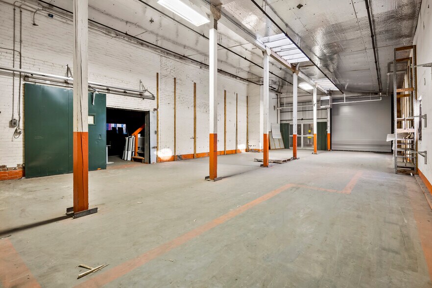 More Photos Of 403-409 N Pearl St, Albany Warehouse For Sale
