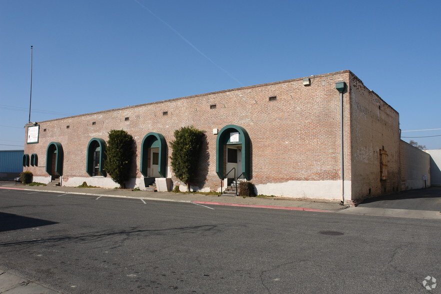 Primary Photo Of 400 N Johnson St, Visalia Warehouse For Sale