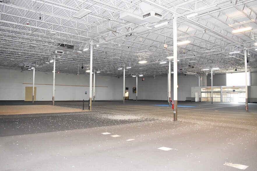 More Photos Of 5916 W Loop 289, Lubbock Freestanding For Lease