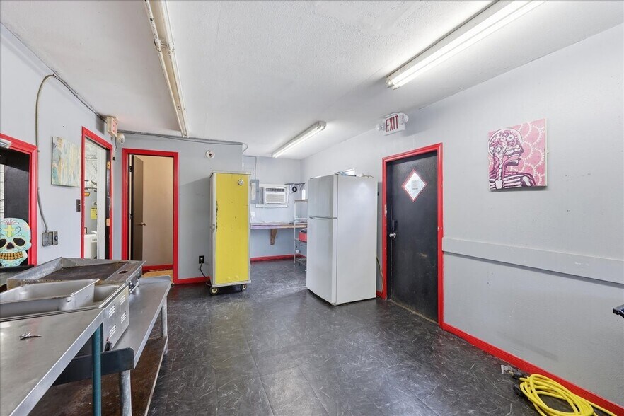 More Photos Of 5720 16th St, Orange Flex For Sale