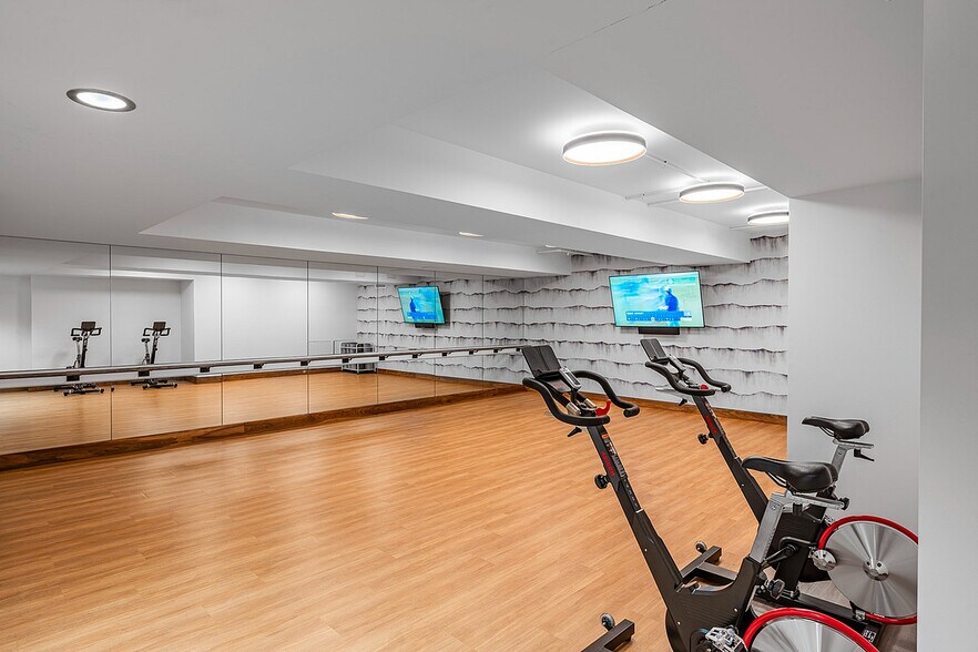More Photos Of 555 W Kinzie St, Chicago Apartments For Lease
