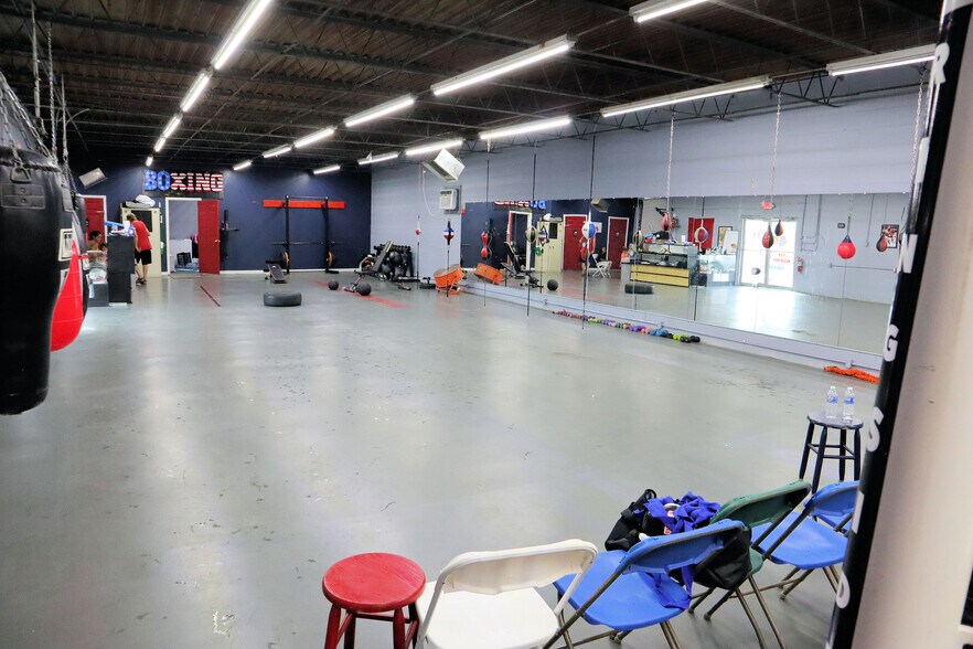 More Photos Of 395 S Ocoee St, Cleveland Showroom For Sale