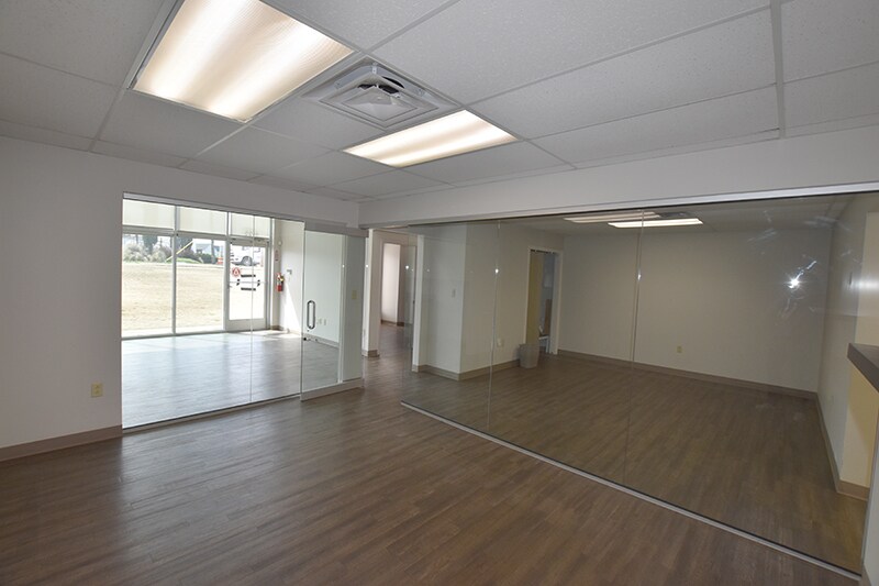 More Photos Of 1133 E Main St, Chattanooga Light Distribution For Lease