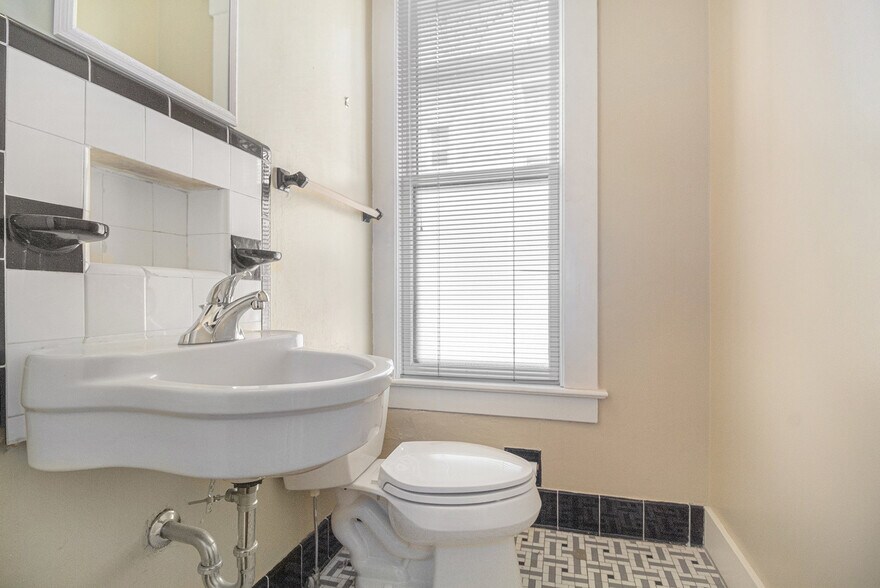 More Photos Of 318 S Thayer St, Ann Arbor Flex For Sale