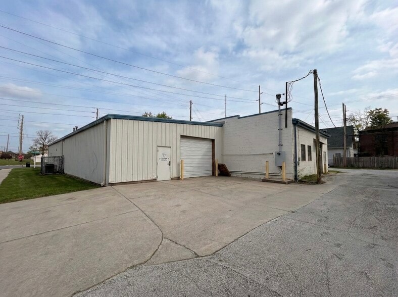 More Photos Of 1505 Southeastern Ave, Indianapolis Warehouse For Lease