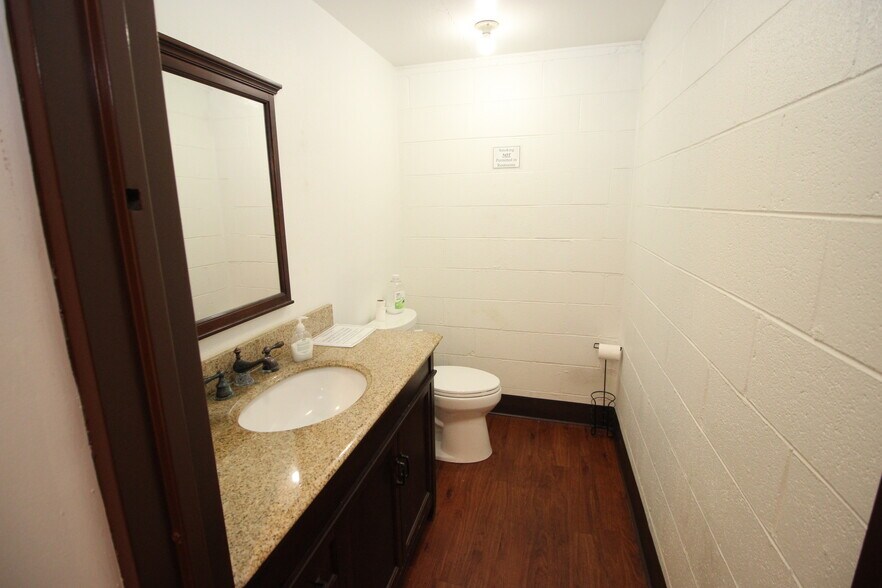 More Photos Of 1458 County Line Rd, Huntingdon Valley Flex For Sale