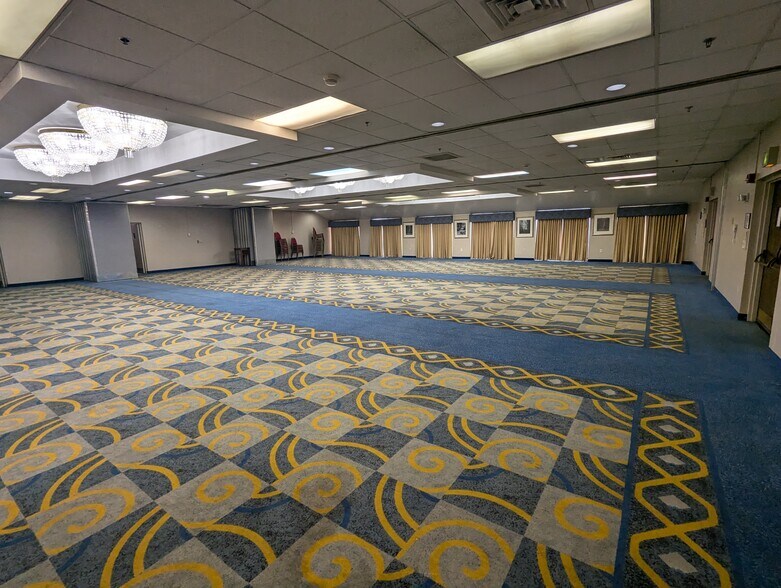 More Photos Of 5805 W Kellogg Dr, Wichita Hotel For Lease