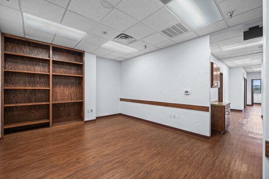 More Photos Of 7202 Slide Rd, Lubbock Medical For Lease